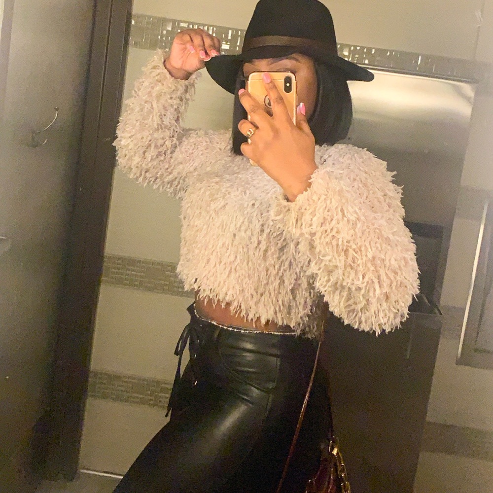 Meet your Posher, Shabria